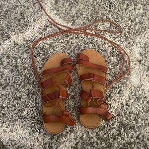 Straps leather sandals